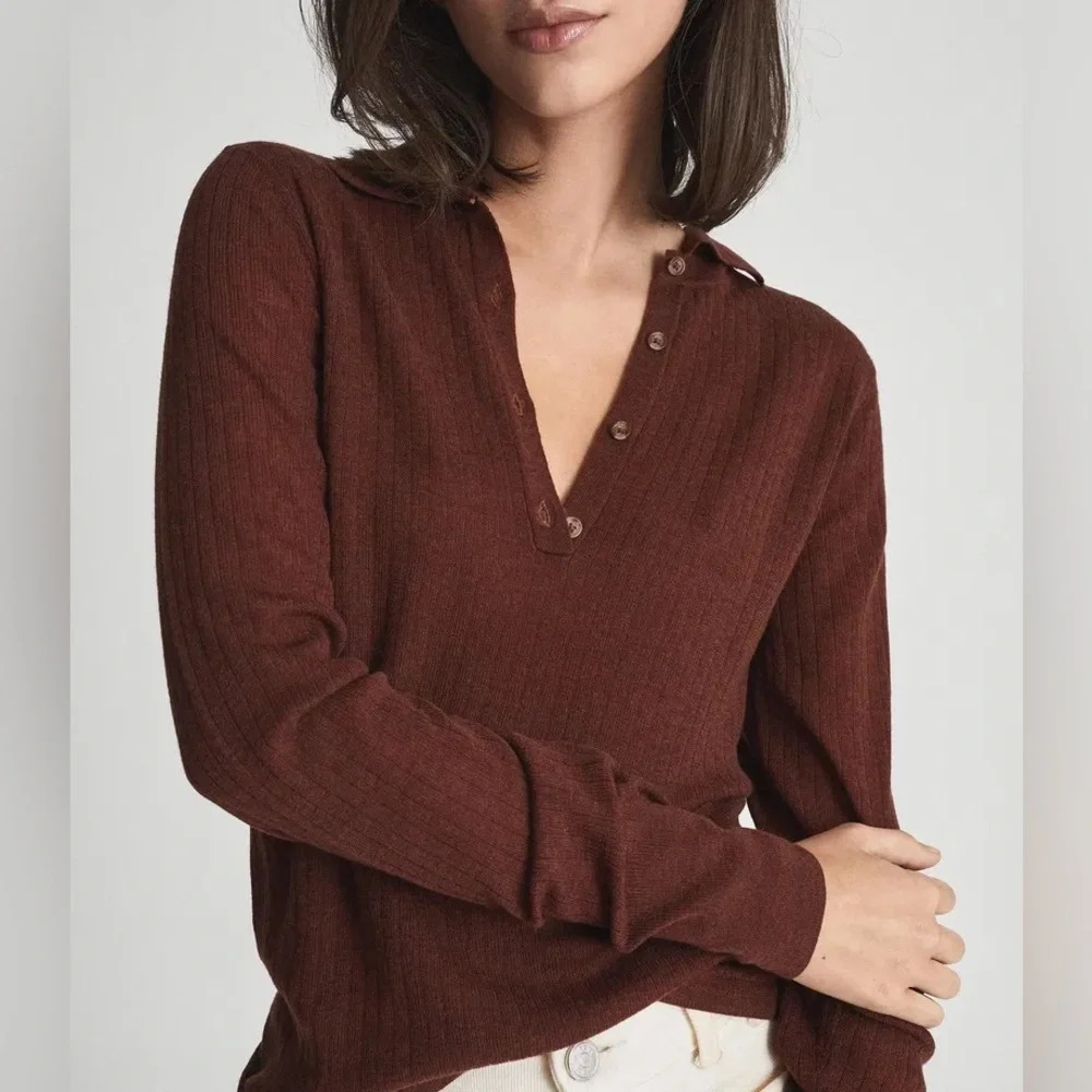 Reiss Women’s Ribbed Henley Sweater in Dark Brown